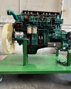 解放CTM131型高机动运输车发动机模型