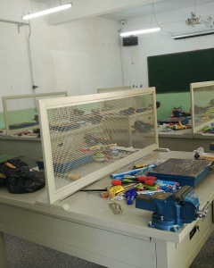 广西医科大学钳工实验室项目