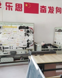 赣州市九鼎赣饶职业培训学校汽车实训台